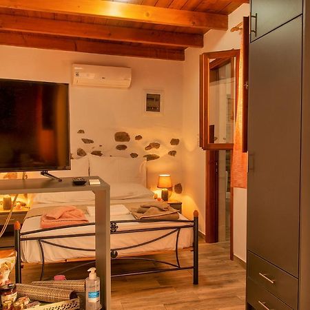 古卡斯特隆Anemolia Tiny Stone House别墅 外观 照片