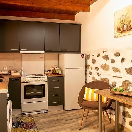 古卡斯特隆Anemolia Tiny Stone House别墅 外观 照片